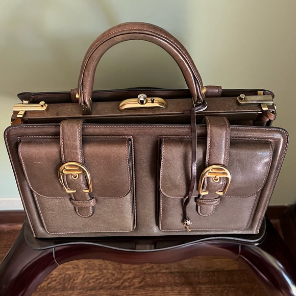 Locking Travel Handbag, Leather Satchel with Original Key, Authentic Vintage - Picture 6 of 16